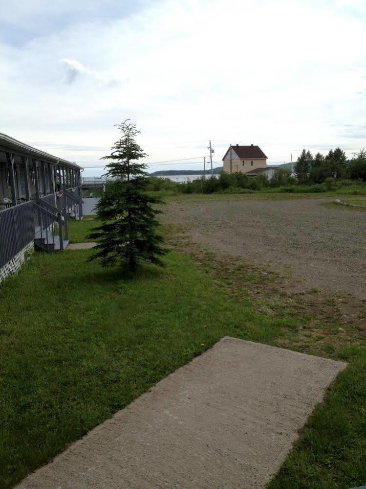 Motel De L'Anse Port-Daniel Luaran gambar